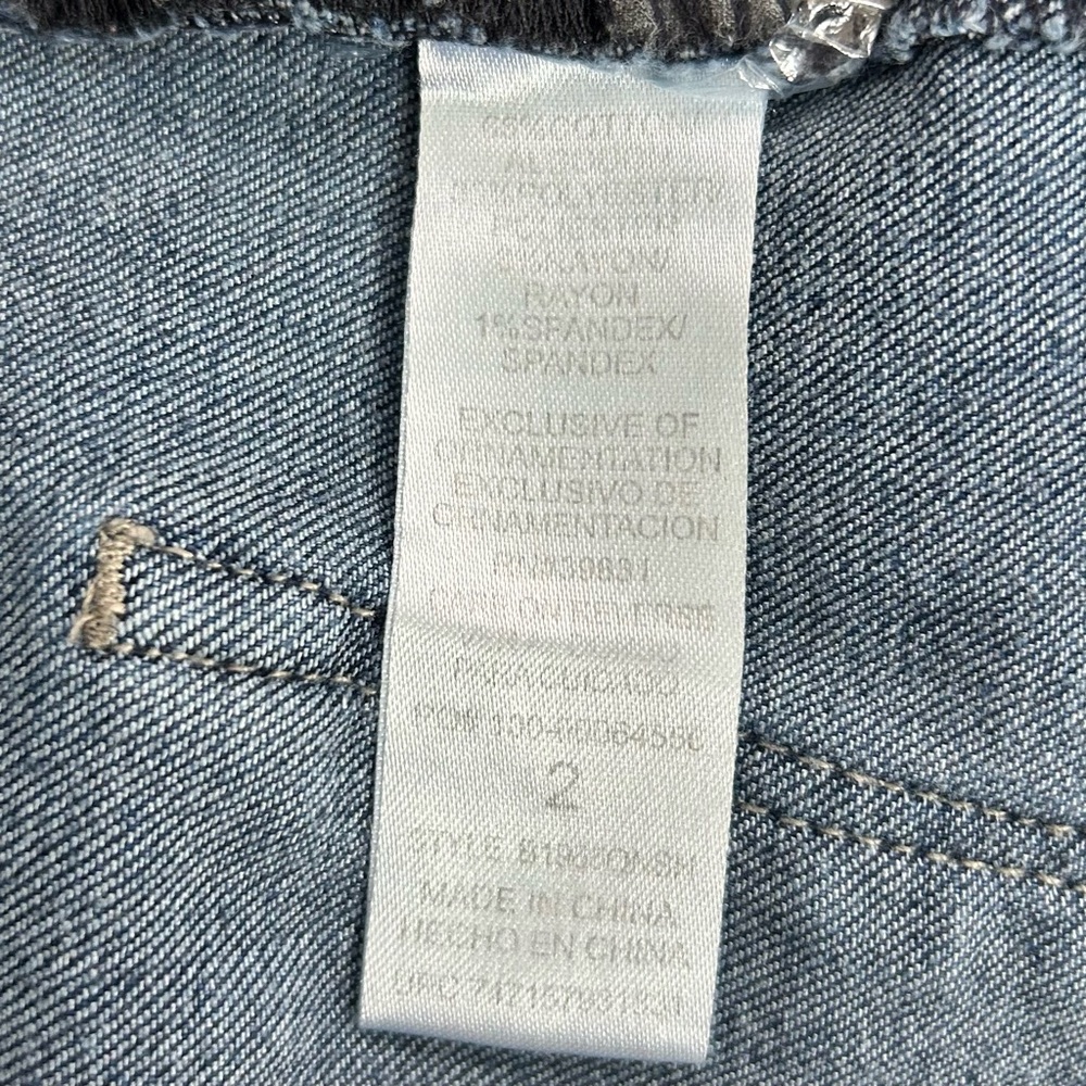 DEMOCRACY AB SOLUTION Women’s Capris/Cropped Jeans Light Wash Raw Hem 2 - Picture 7 of 10